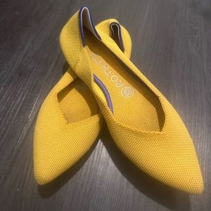 Rothy’s point flats in yellow! 🌼